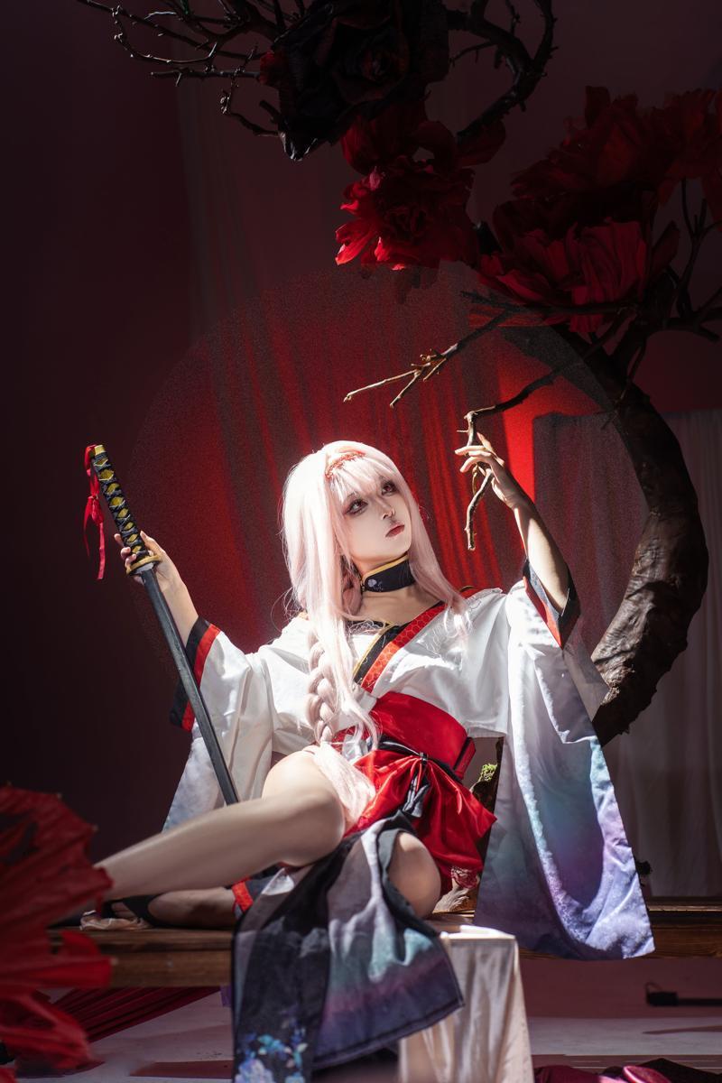 [Cosplay] 矢量鱼 Nikke胜利女神 暗莲(1)