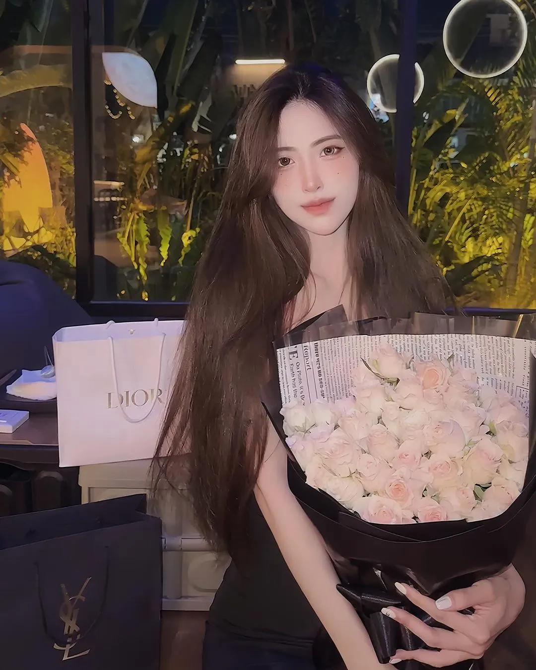 「芸晞」性感耀眼 让人眼前一亮(16)