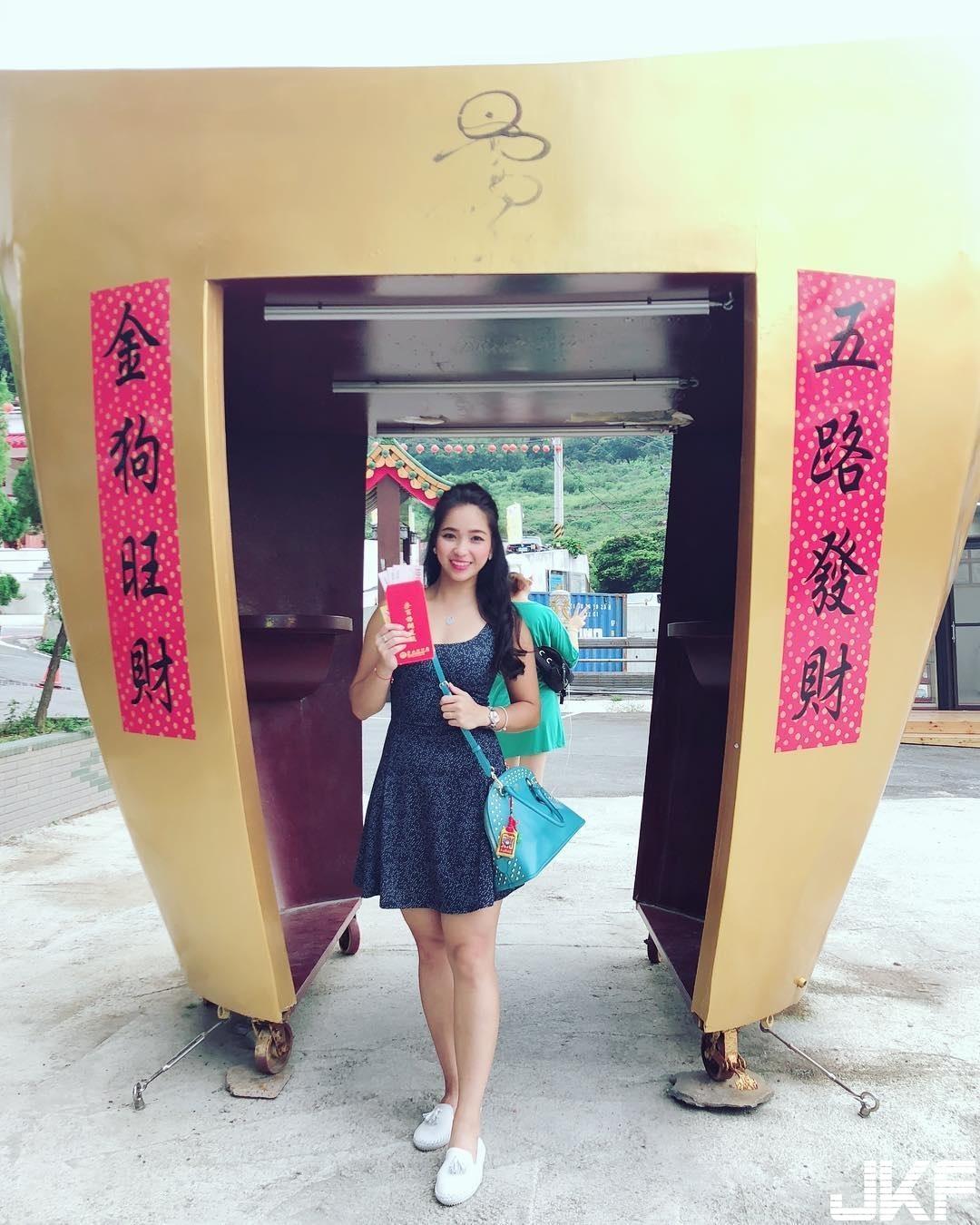 不务正业的「正妹健身教练」拥有绝美蜜桃臀　小裤裤夹进缝里好害羞！(13)