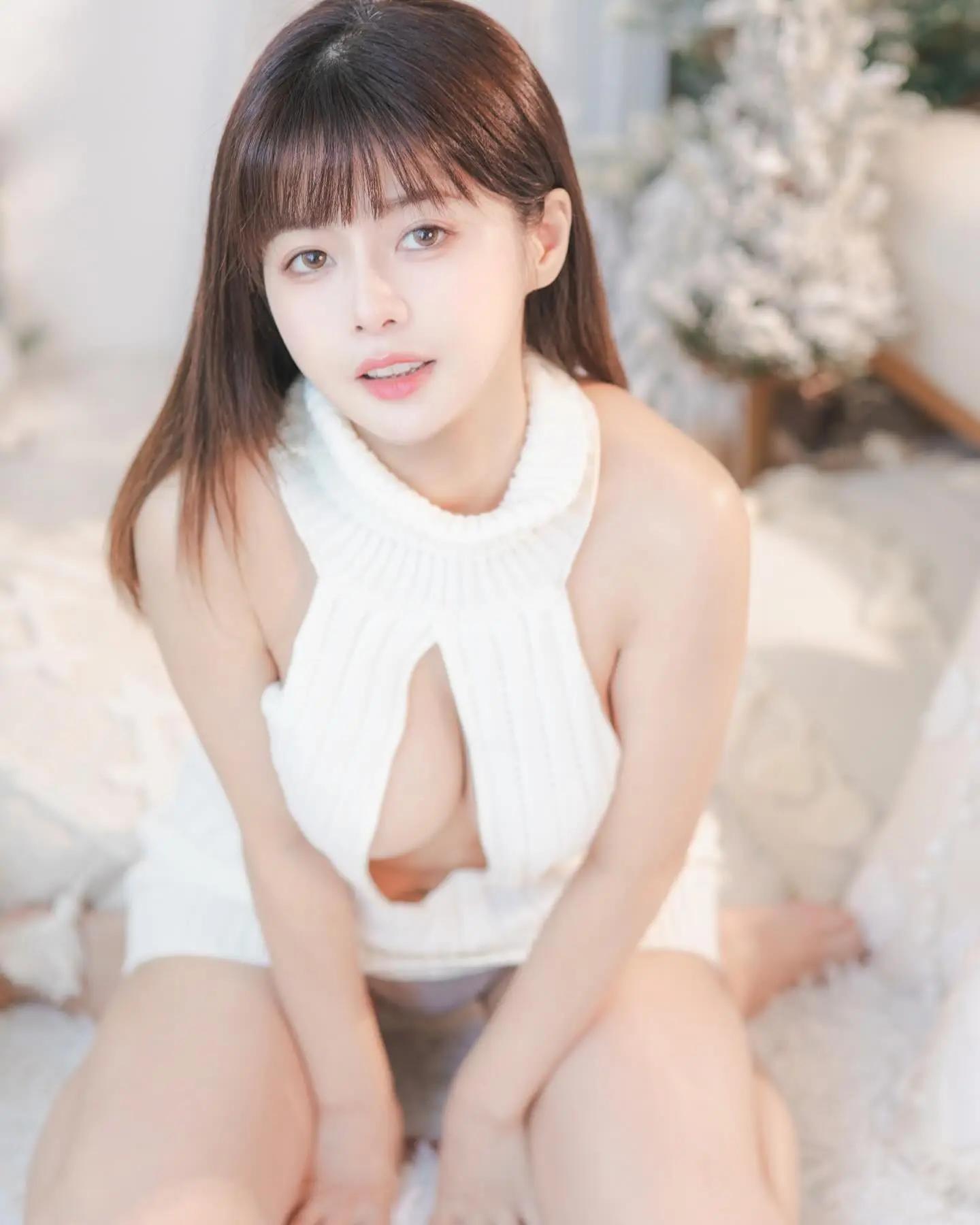 今年的圣诞礼物请接收！JKF女郎与圣诞树交织成最美画面(10)