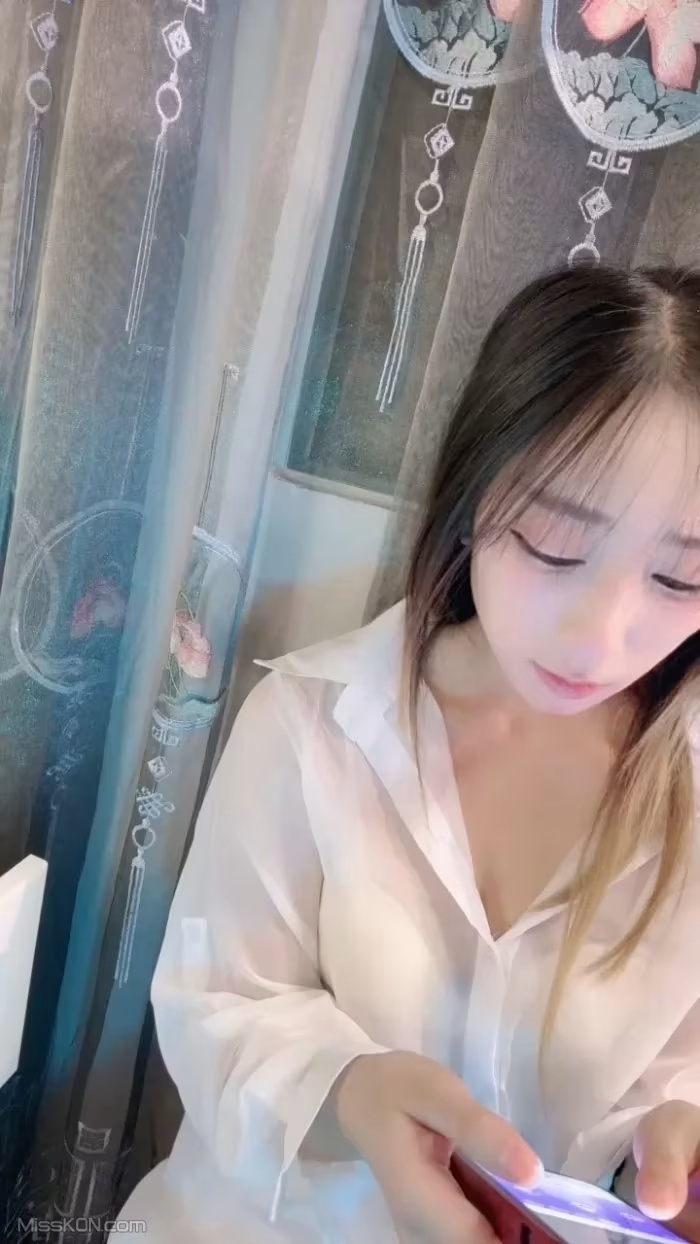 小鈴鐺： 愛玩道具的小仙女 道具狂插 水流不停 (24 photos + 3 videos)(4)