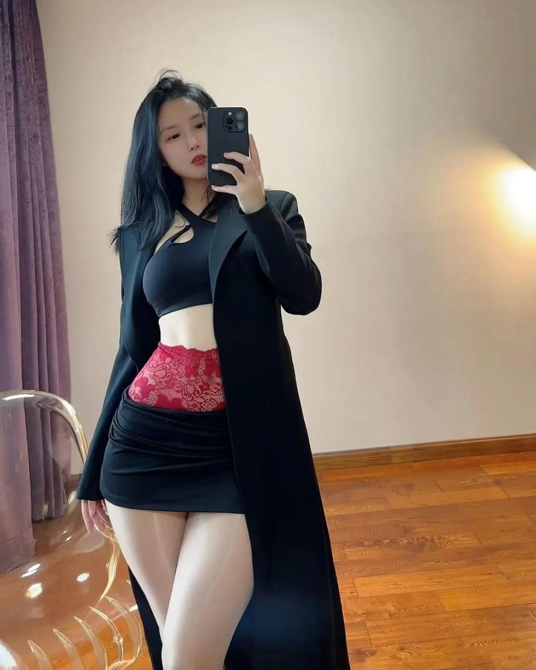 日系童颜「俏妞qiaoniuTT」性感耀眼 让人眼前一亮(29)