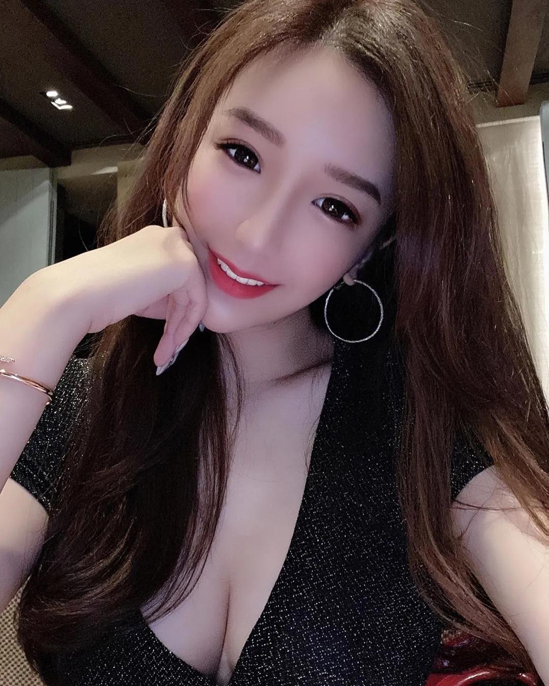 janeouyang 深邃白嫩胸器轮廓好诱人(6)