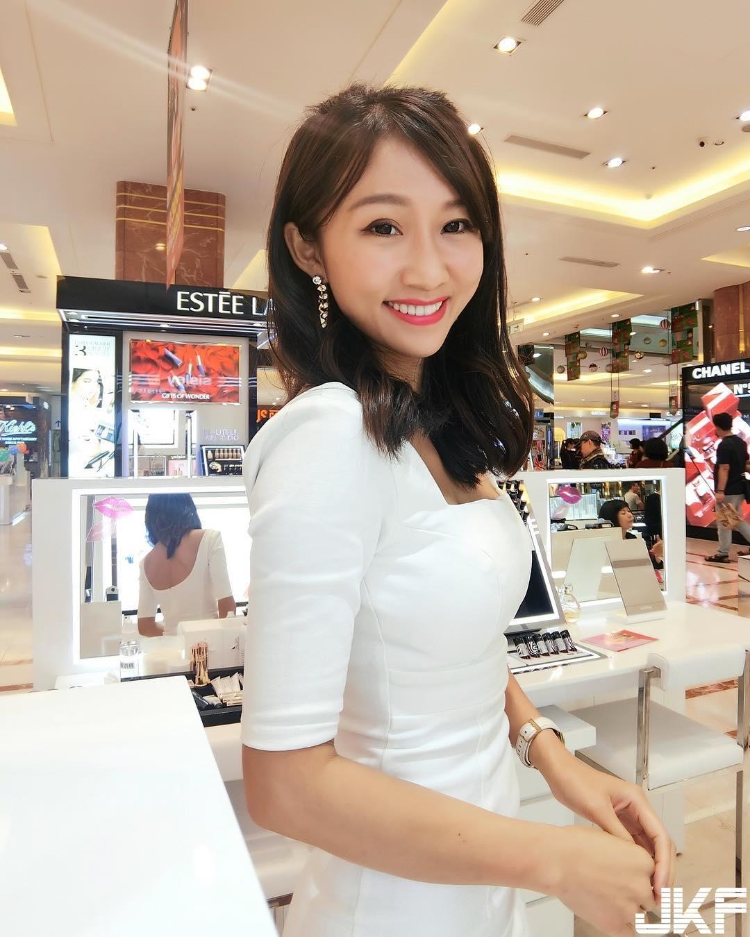 房仲高峰会惊见「性感女主持」…正妹「丁小羽」凶狠身材让粉丝直喊：年后转职了！