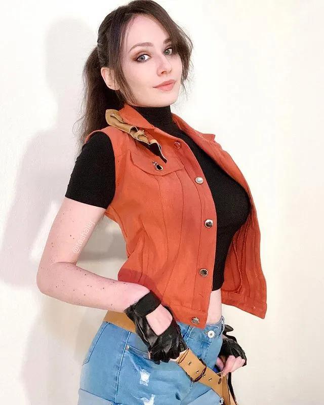 爆乳实况主《Tasha》双球太大容易溢出！包不住的双峰无法掌握！(12)