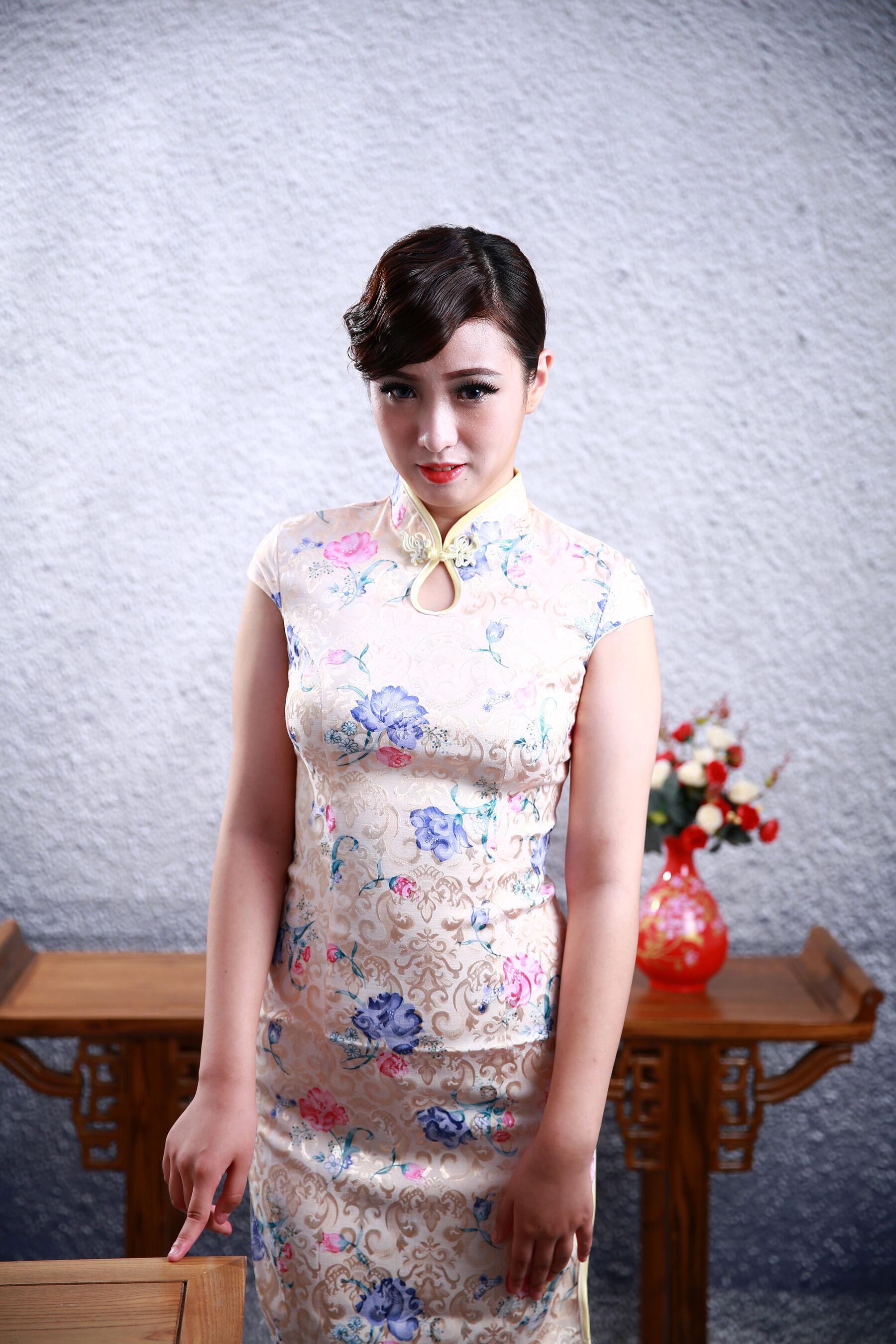 国模套图 国模小雪人体私拍套图(1)