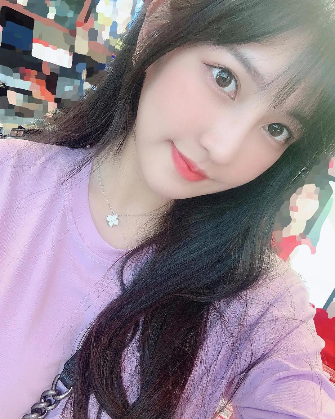 依梨 神情迷蒙加上丰满身材模样好撩人(4)