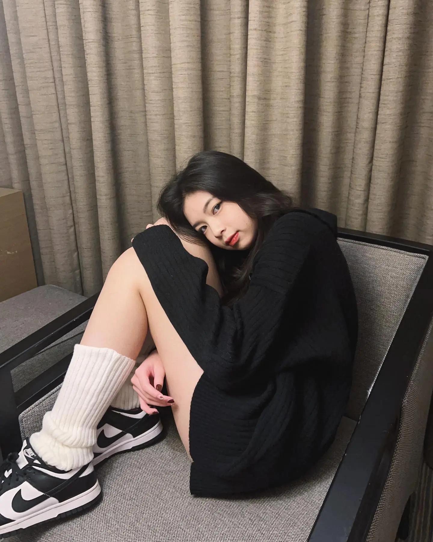 口罩妹小露香肩引爆全网肉搜　本尊亲自现身开门…可甜可欲美照海量曝光(16)