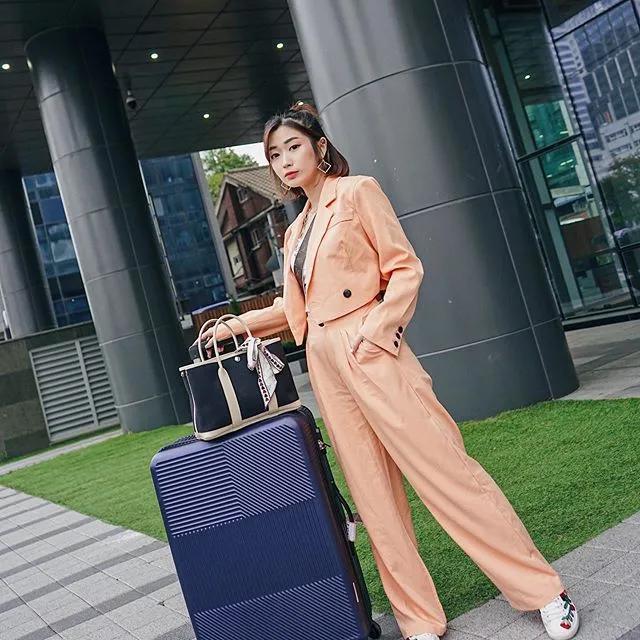 Αρρℓє Тαи陈倩菁 雪白乳量惊人.....呼之欲出好晕啊！