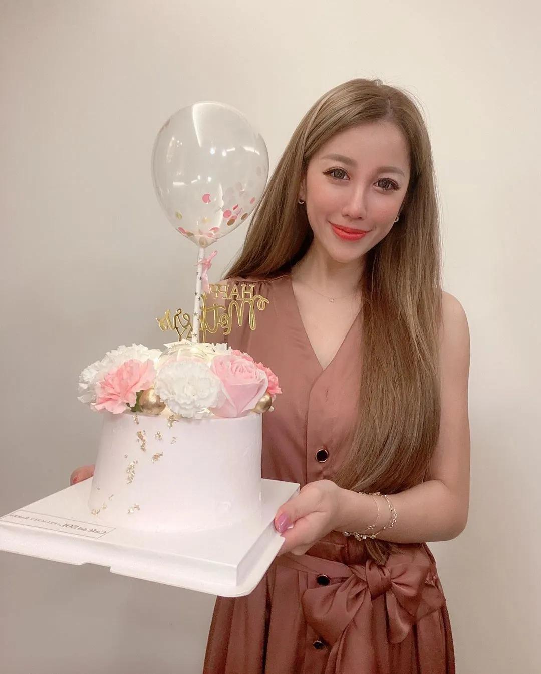 荞希婷 超高颜值+不科学身材：零瑕疵极品妹