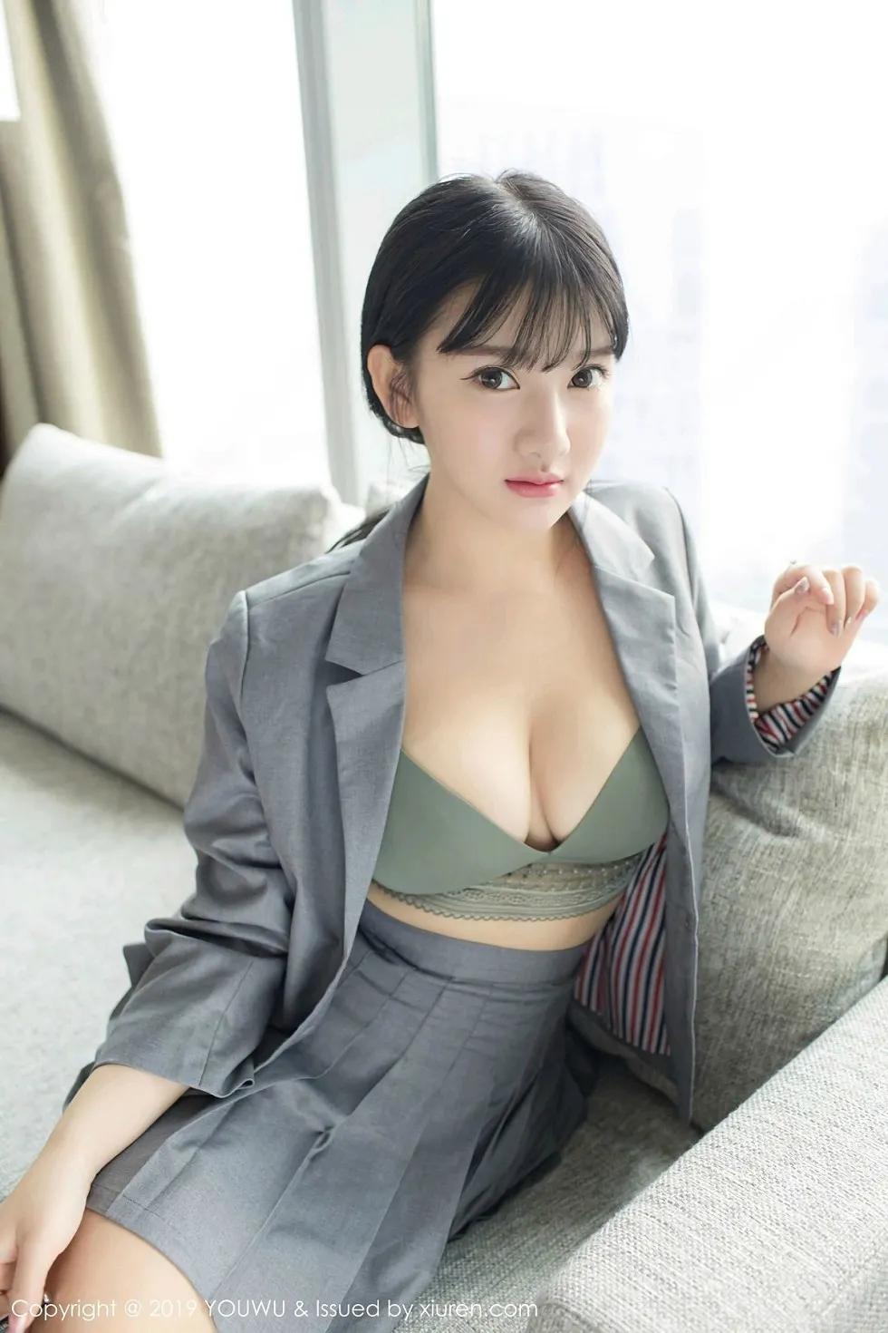 巨乳嫩模小尤奈私房黑色高叉连体内衣秀傲人豪乳诱惑写真(22)