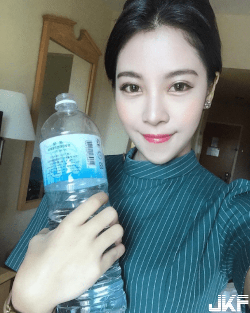 长荣超优质「美乳空姐」！水蓝比基尼好杀，辣到要喷鼻血了！-小湿妹图(13)