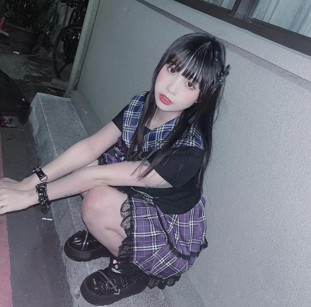 酒醉日系萌妹「桃桃」酒酣耳热风情万种　肉欲胴体床上瞬间引爆饥渴-小湿妹图(6)