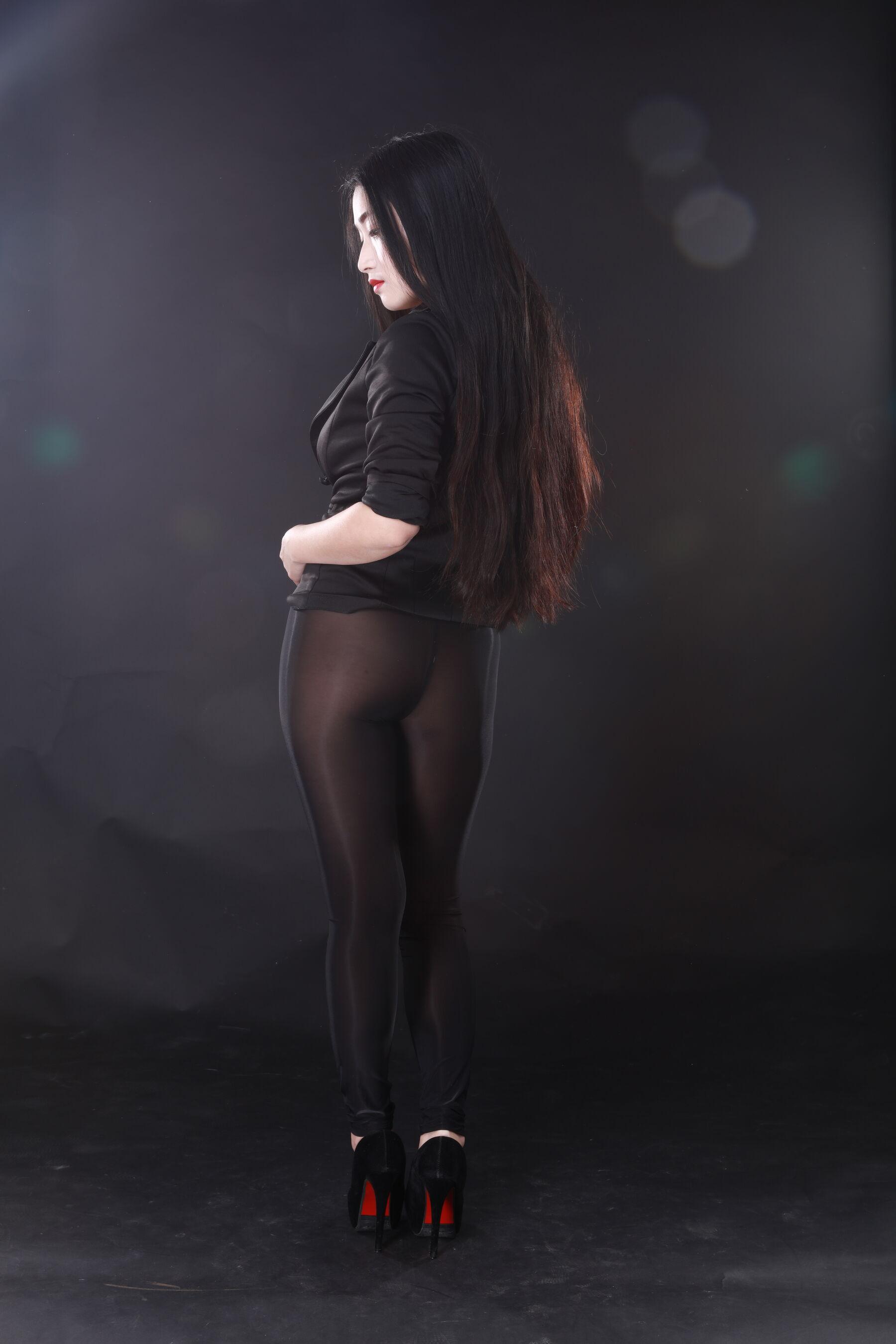 国模套图 国模小猪人体私拍套图(83)