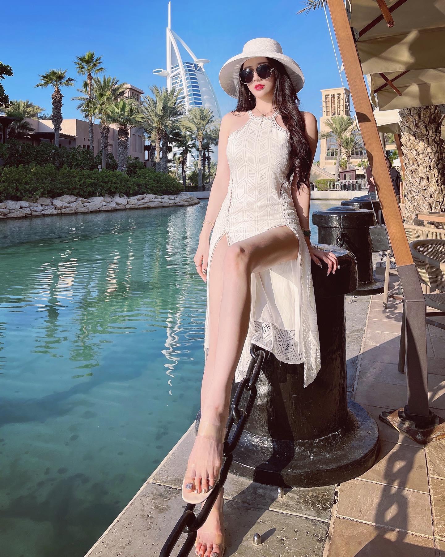 长腿正妹「子涵」绝对领域太诱惑！胸前还有惊人美乳，超犯规肉体让人忍不住膨胀了(5)