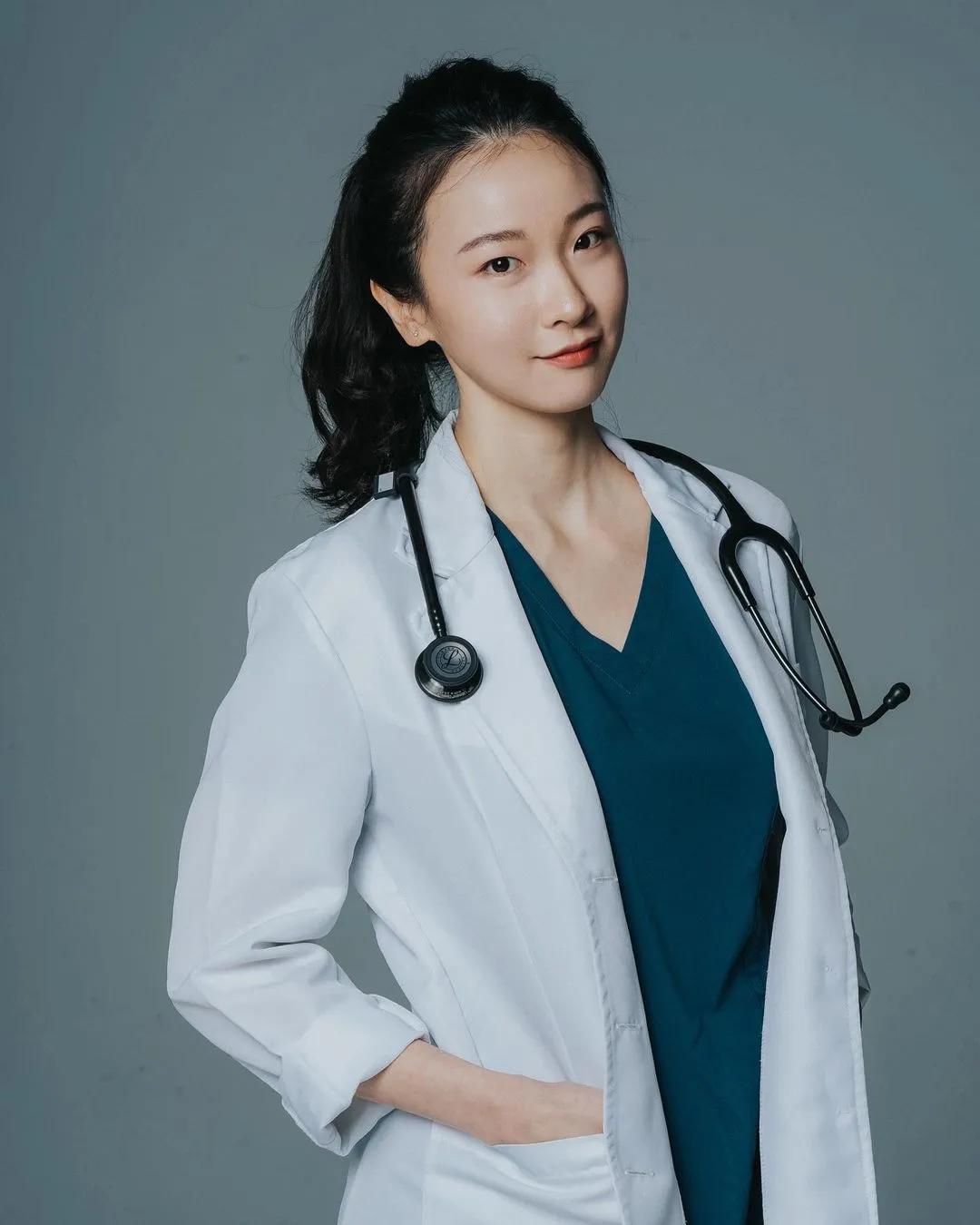 家医科住院医师「Yan Wen 嫣雯」白袍底下是火辣曲线！-小湿妹图