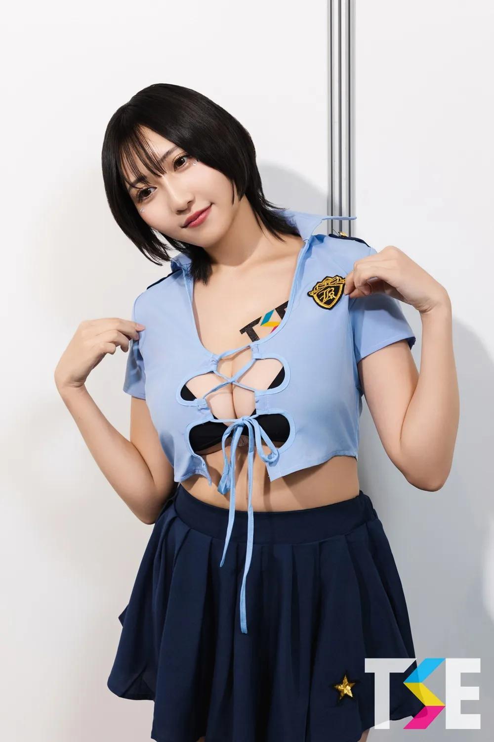 超性感教官！G奶女星「辻莉莉莎」、正妹「琳妲」合体发火辣福利！(8)