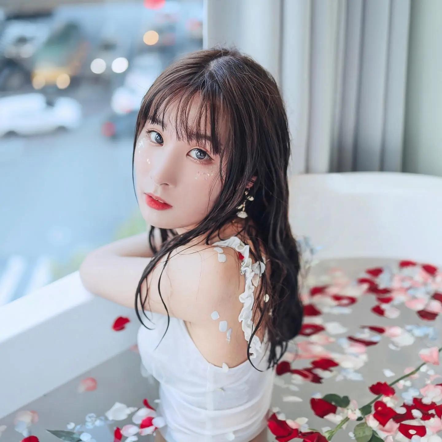 清甜正妹「泥泥汝」清新气质好恋爱，「凹凸有致的曲线」超迷人！(3)