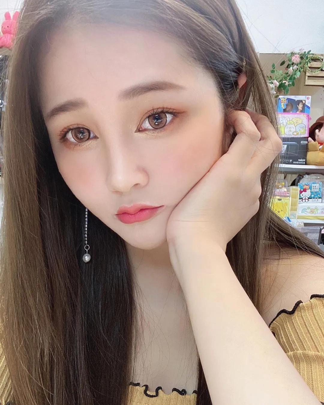 宣泄怎能没人陪！「郑绮Nina」性感美体塞满视频，无处发泄的骚气狂喷难以收拾！-小湿妹图(10)