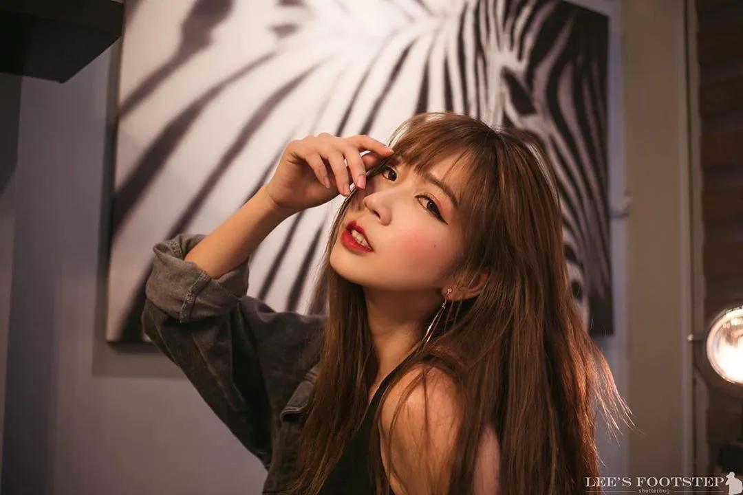 萨琳儿 穿上比基尼在面前晃呀晃！叫人怎么专心(18)