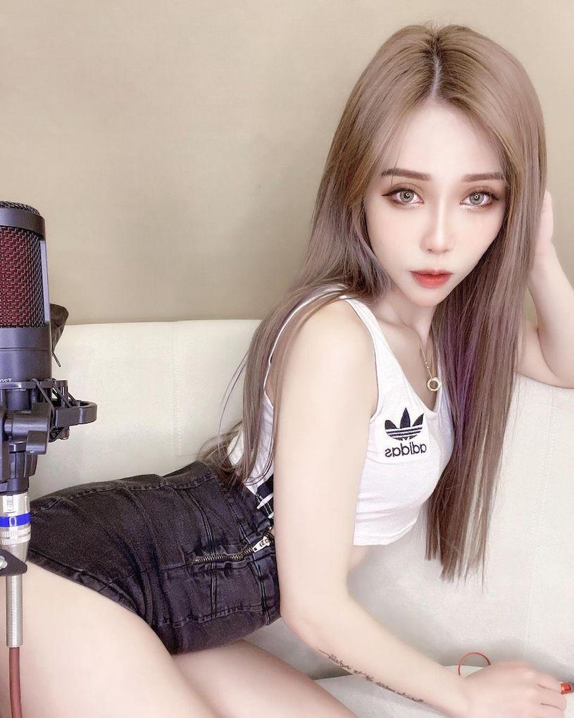 想剪发了！正妹发型师「释放诱惑曲线」，超强电眼让人著迷！-小湿妹图(10)