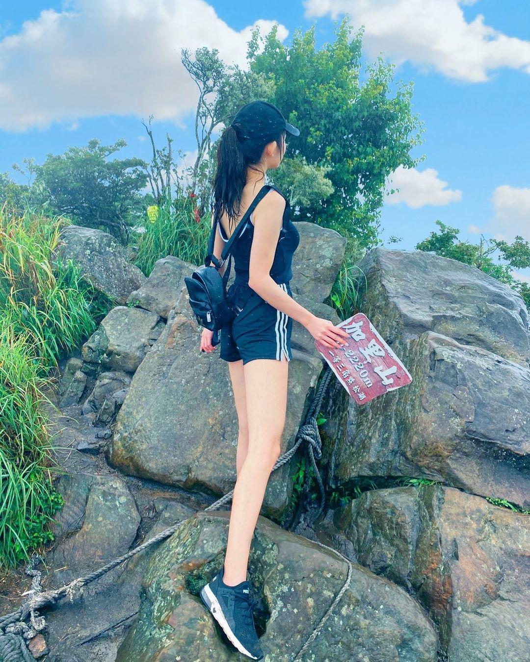 这位台中网红美女，让大家只看两眼都还嫌不够~(15)