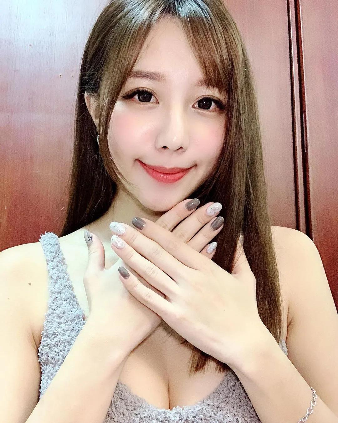 舒凡多多ㄦx Ally 超甜正妹身材凶爆......根本视觉飨宴(2)