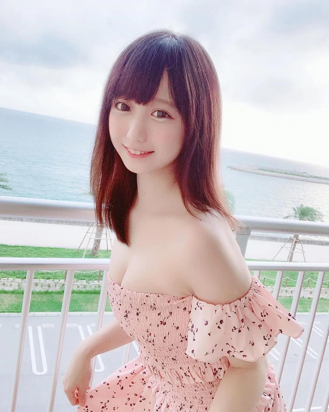 这么可爱怎么办？最强童颜巨乳「Yami」放手喝饮料成就达成！(9)