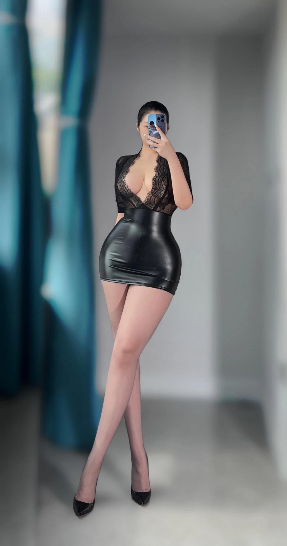 多肉女神小王同學蕾絲包臀裙主題性感黑色蕾絲內衣配超薄黑絲秀翹臀美腿誘惑寫真42P(21)