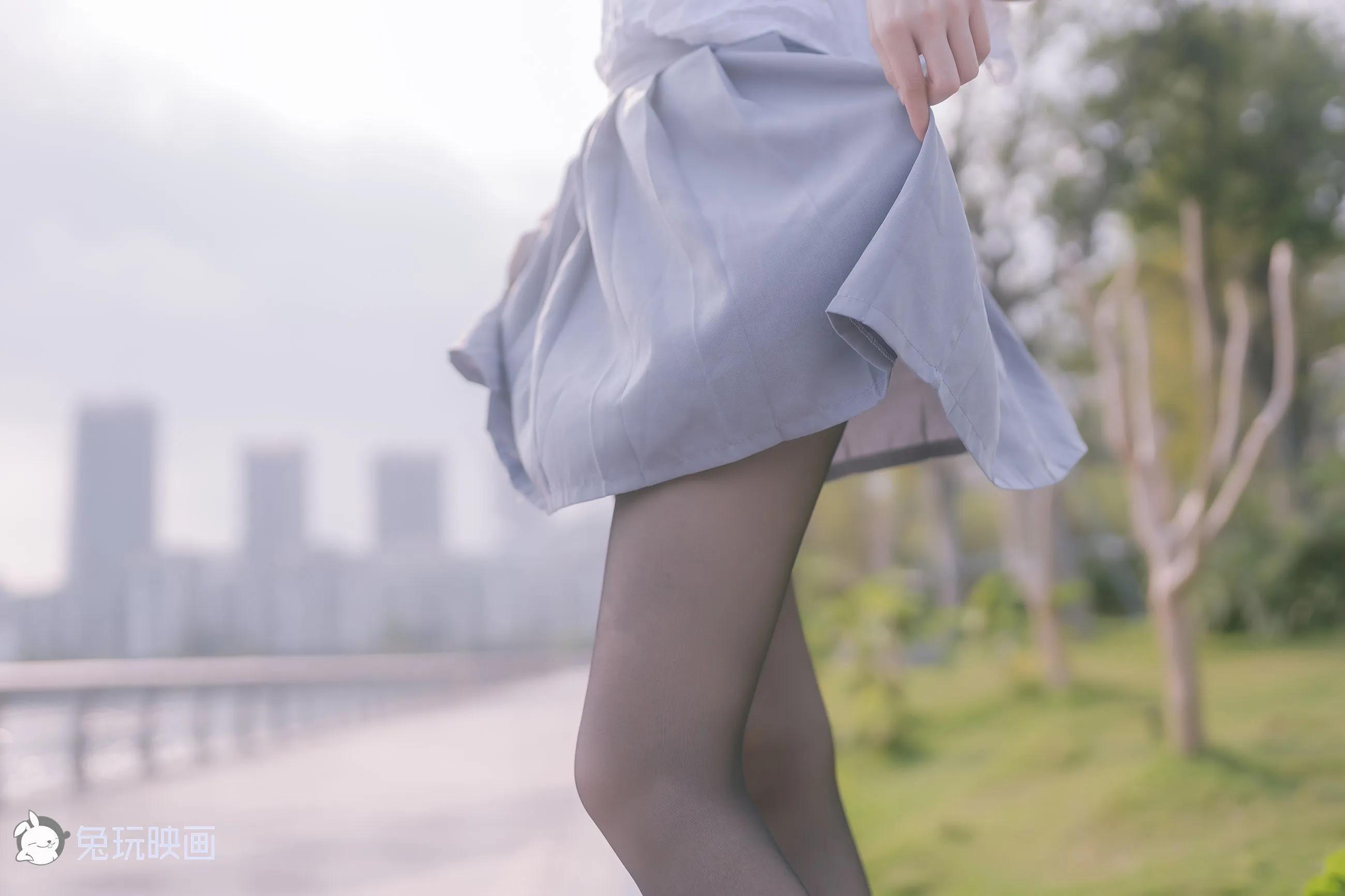 [兔玩映画] - 少女裙下的黑丝透露著的脚趾(42)