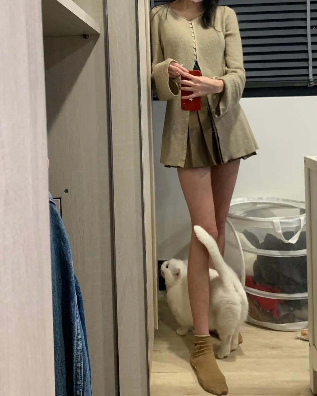 勾人美腿 「玟玟老师」外型美到逆天 让人看了好上火