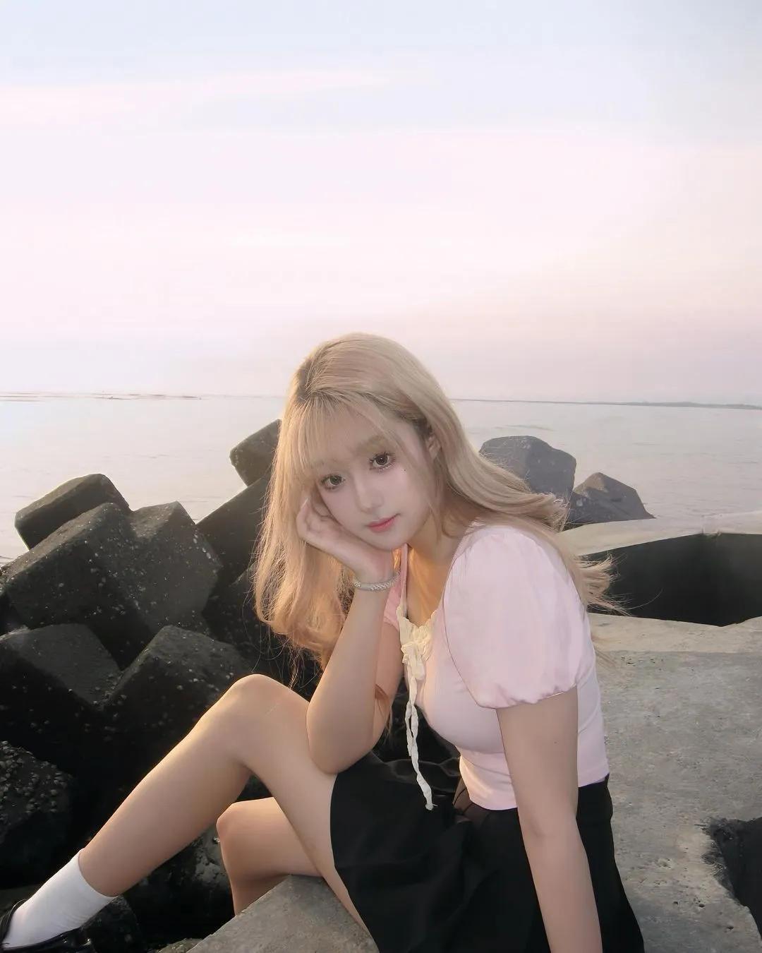 小魔女「裘斯淇」甜美不失性感 让人恋爱了(15)