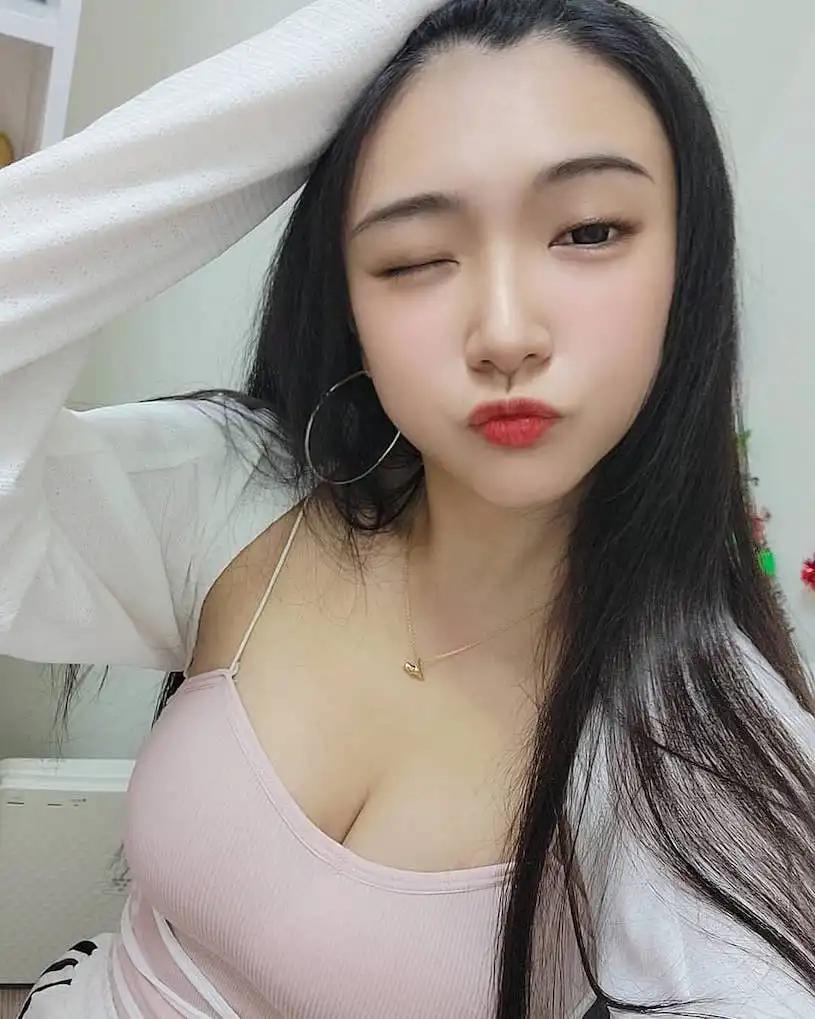 吃汤圆啰！正妹「糖糖」冬至辣照超诱人，爆乳画面让人心中暖呼呼！-小湿妹图(8)