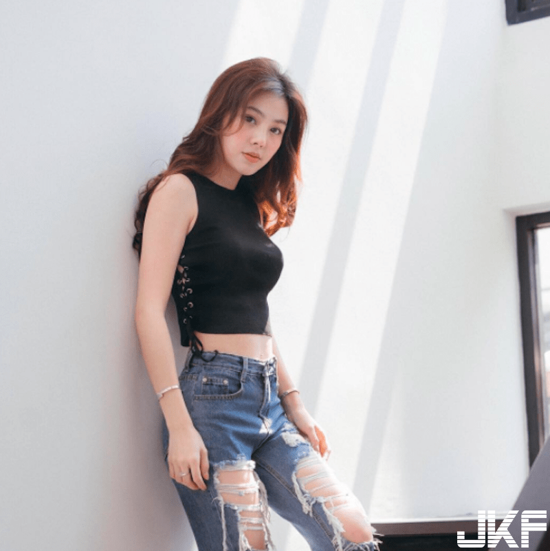 恋爱惹！「清纯学生妹」甜美又犯规！「Ｓ型身段」细腰翘臀还有精实马甲线！-小湿妹图(21)