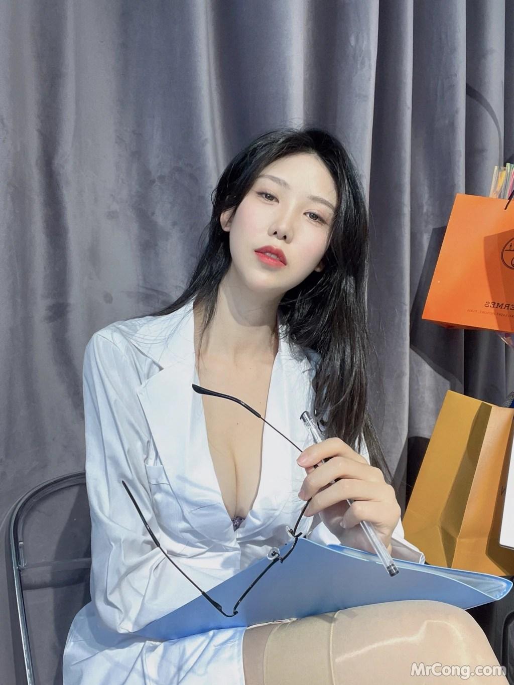 Coser@抖娘-利世 Vol.075: 特殊治疗 (41 photos)(39)