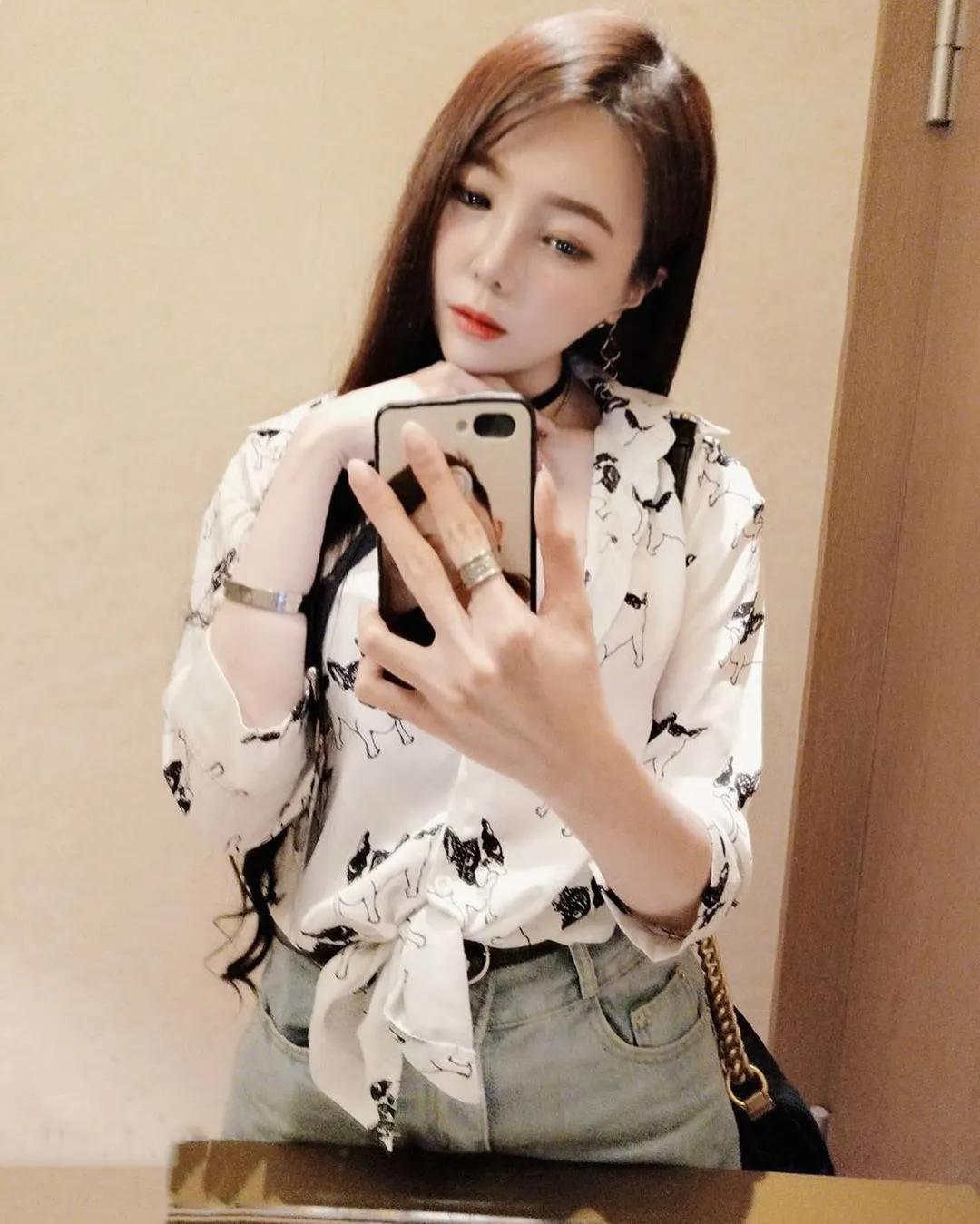 濠沟乍现！人气直播主「小婞运」水汪大眼不定时放电，邪恶巨乳励志撑爆针织衣！-小湿妹图(14)