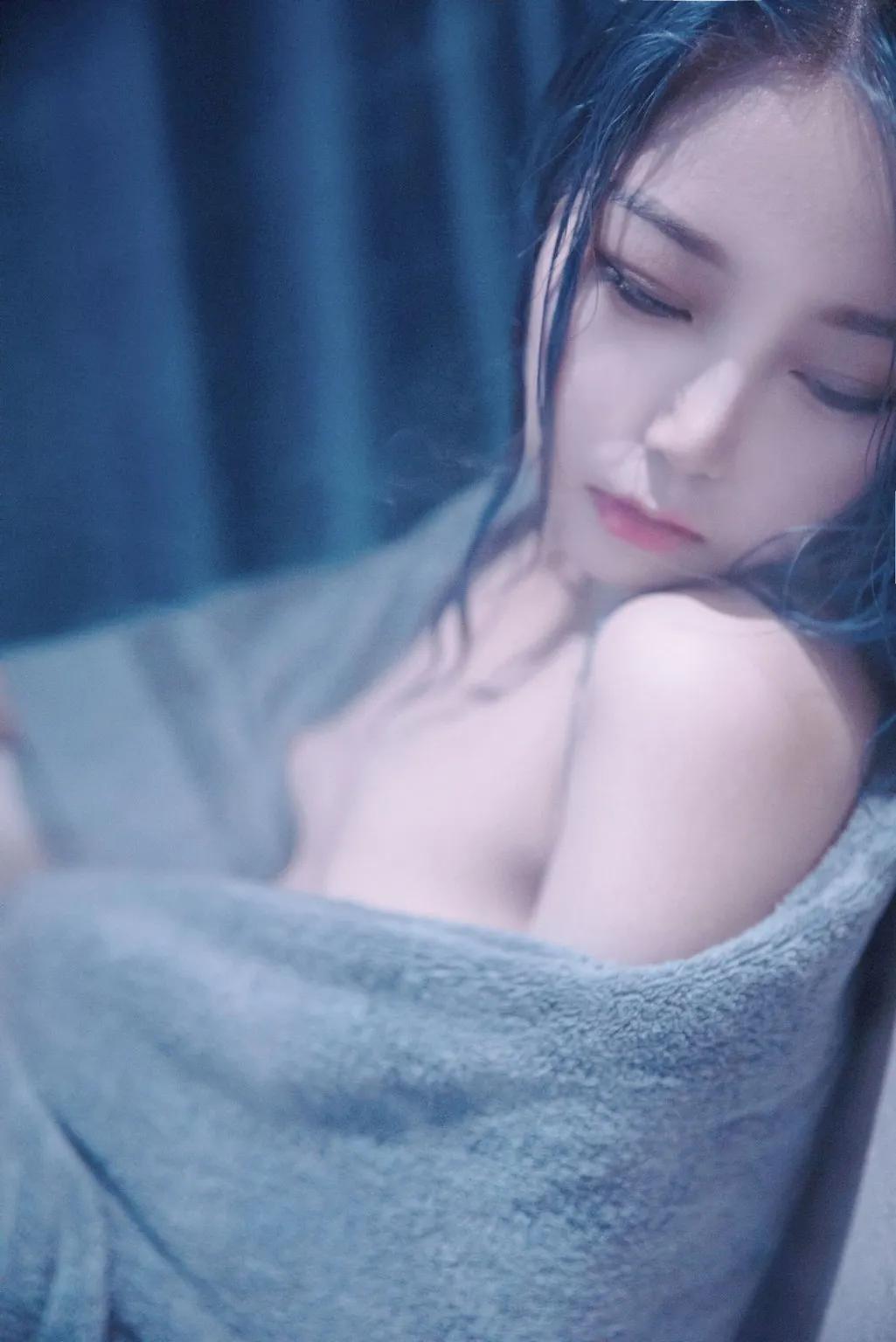 妩媚御姊浴室湿身诱惑真会玩！ 充满色气白嫩肉体一览无遗(29)