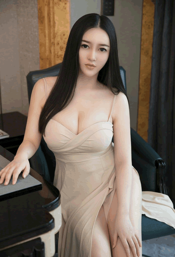 女神恩一丰满巨乳撑爆衣服上演致命诱惑(13)