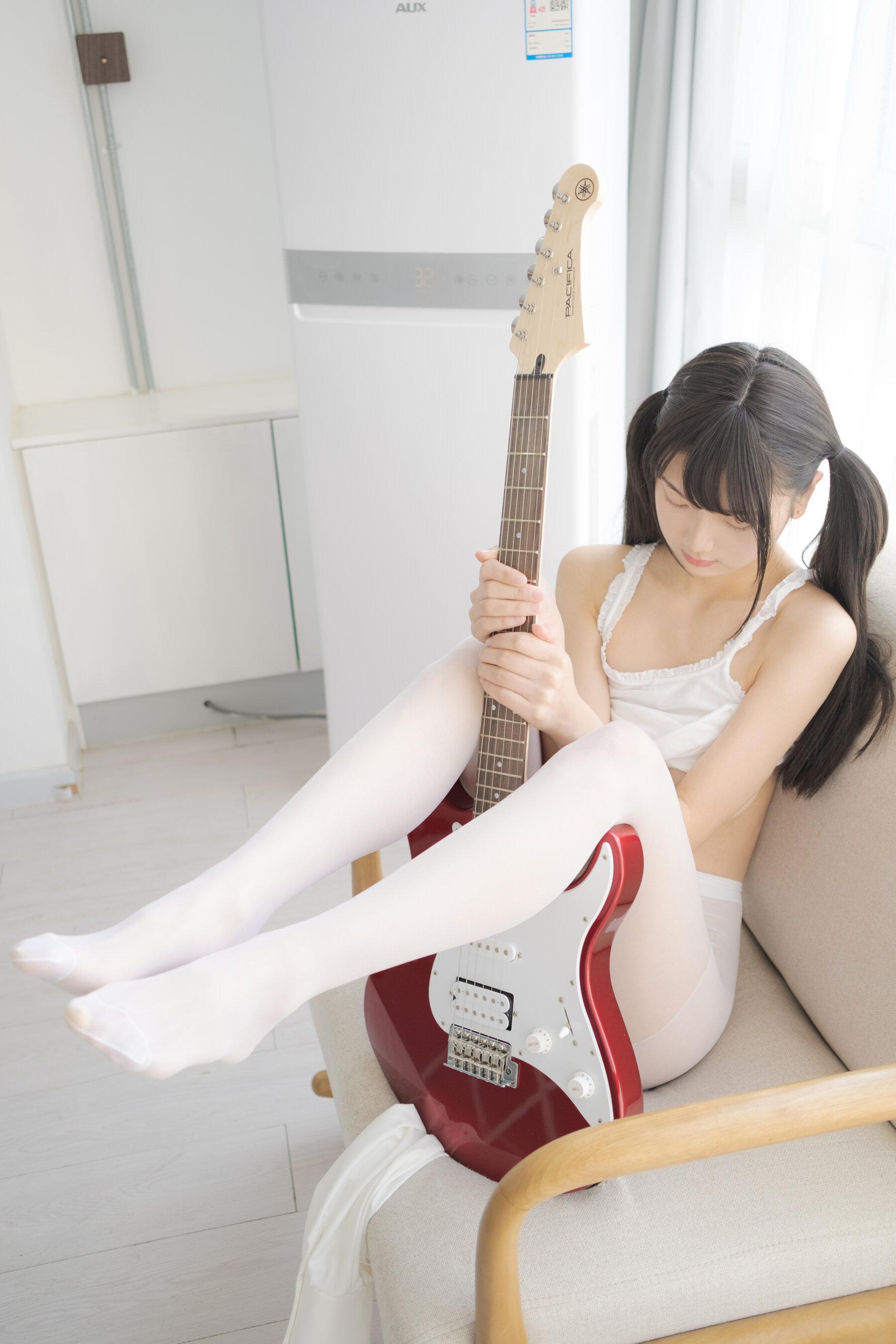 国模套图 吉他少女(37)