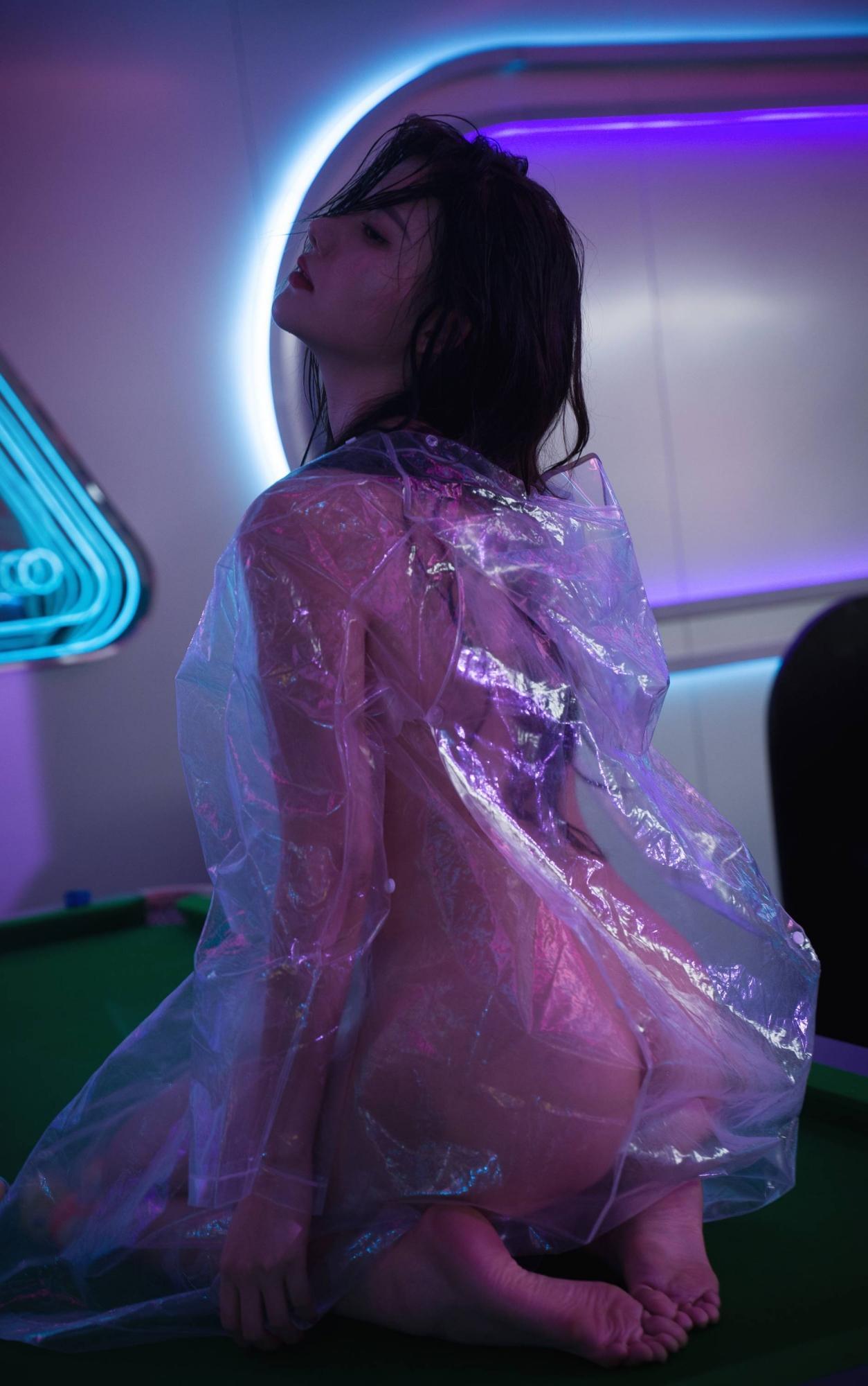 长发御姊放飞自我! 霓虹灯下风骚姿态令人惊艳!(41)