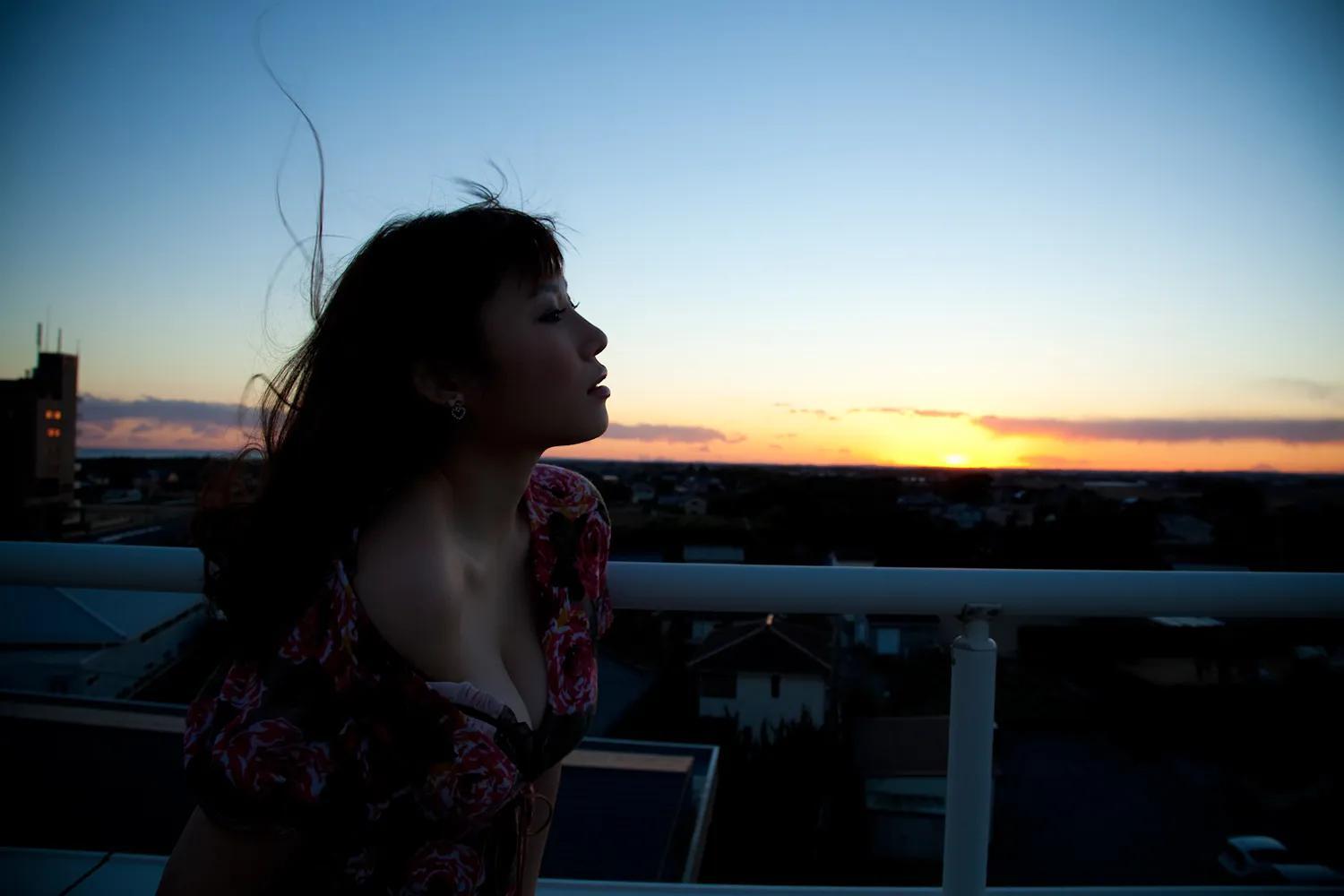 上原保奈美 浓浓奶香飘出来视线不经往下看(28)