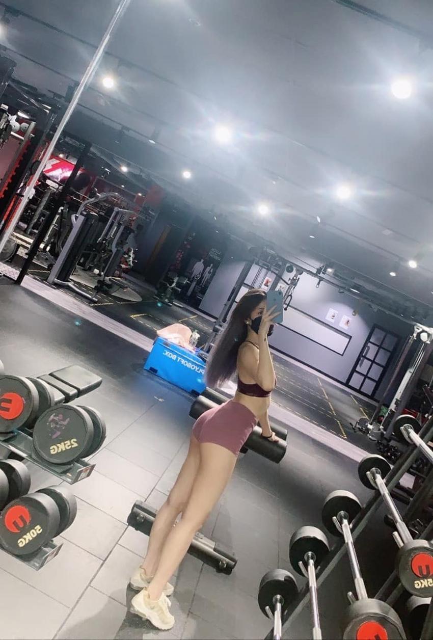 惊见长腿背影杀…极短热裤X蜜臀微笑线引发冲动　网友偷拍PO文在线求门(14)