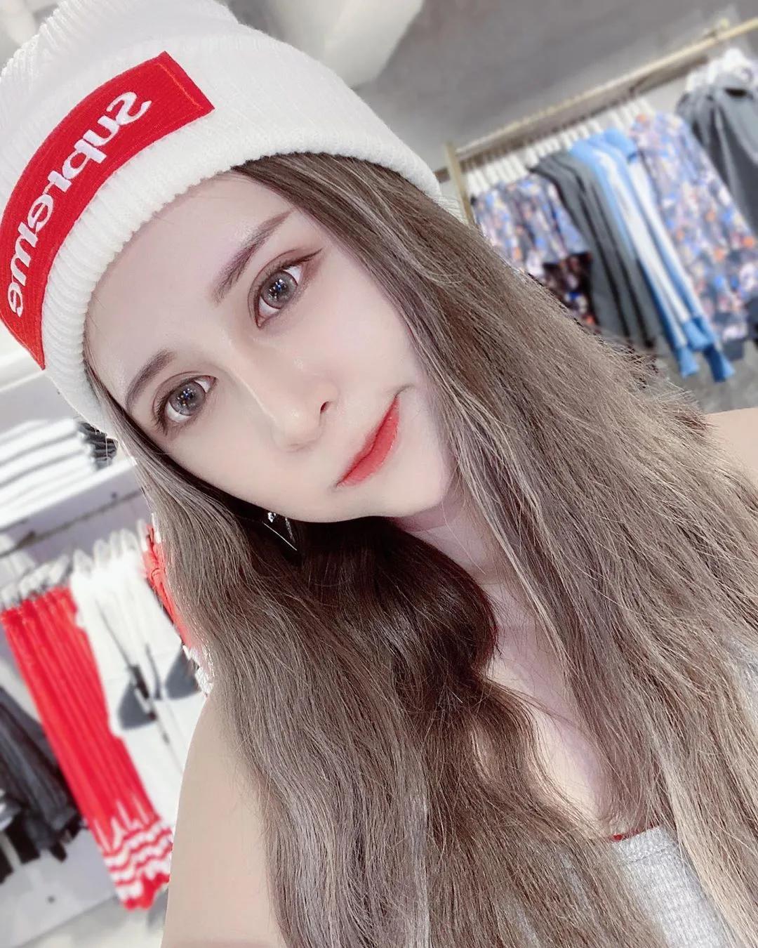 Anna ☓子茜 雪白嫩胸引人遐想 看的人口水直流(9)