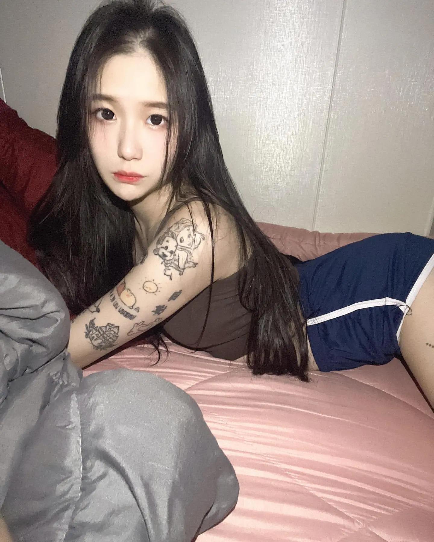 性感女神「Jojo 黄佐佐」极致诱惑的销魂身材 网友看了快招架不住....(4)