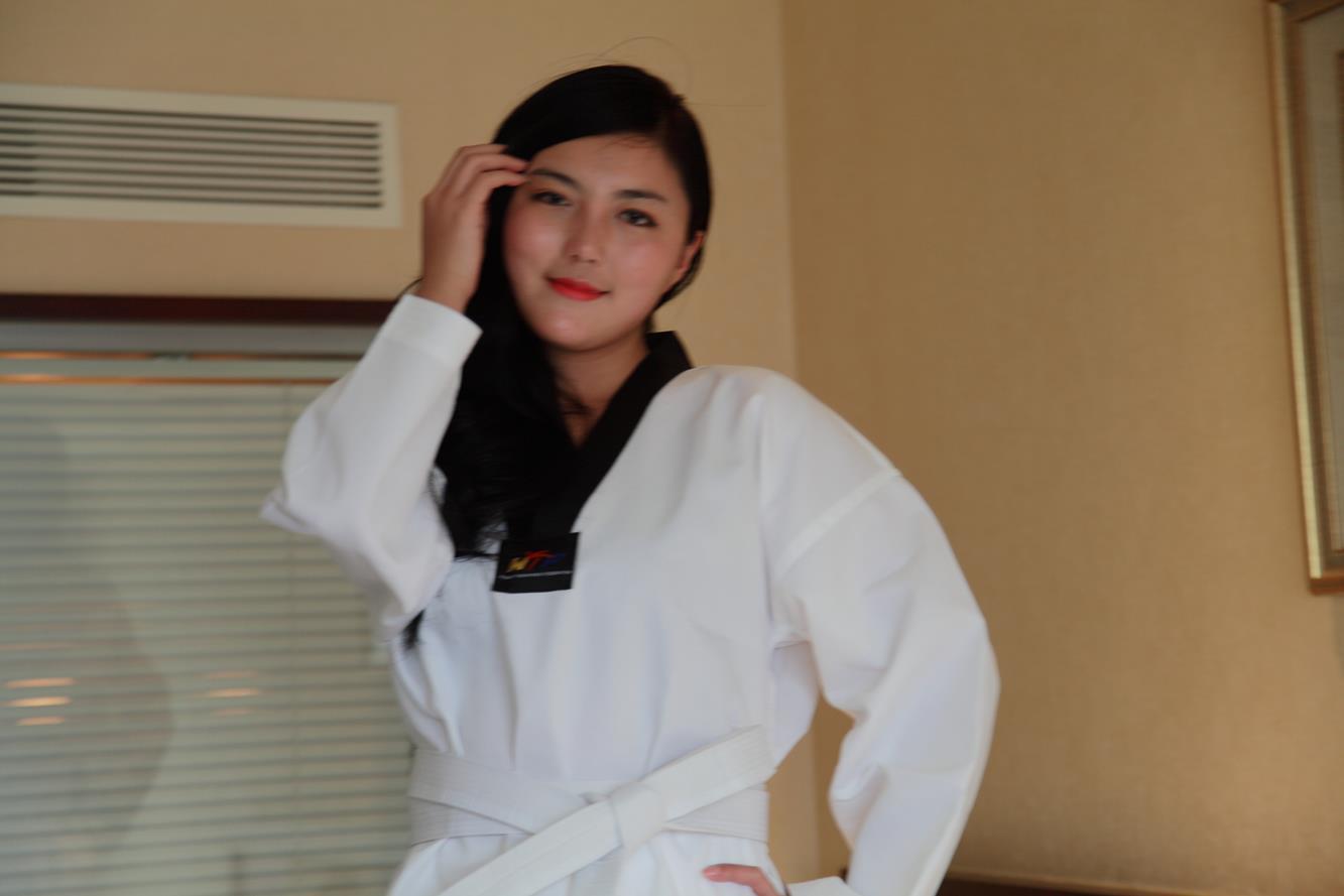 国模午晴 大尺(一)100(12)