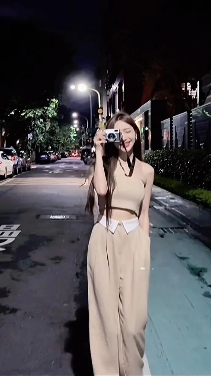 长腿女神「刘 慕洁」清新外型超甜美 散发满满气质(3)