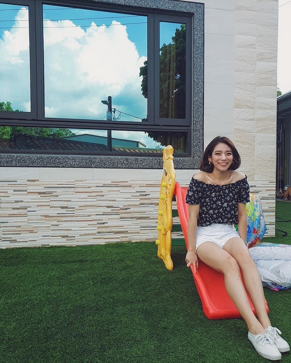 清甜正妹「Grace」笑容太甜美！逆天长腿根本是极品！「白皙饱满」画面好销魂(3)