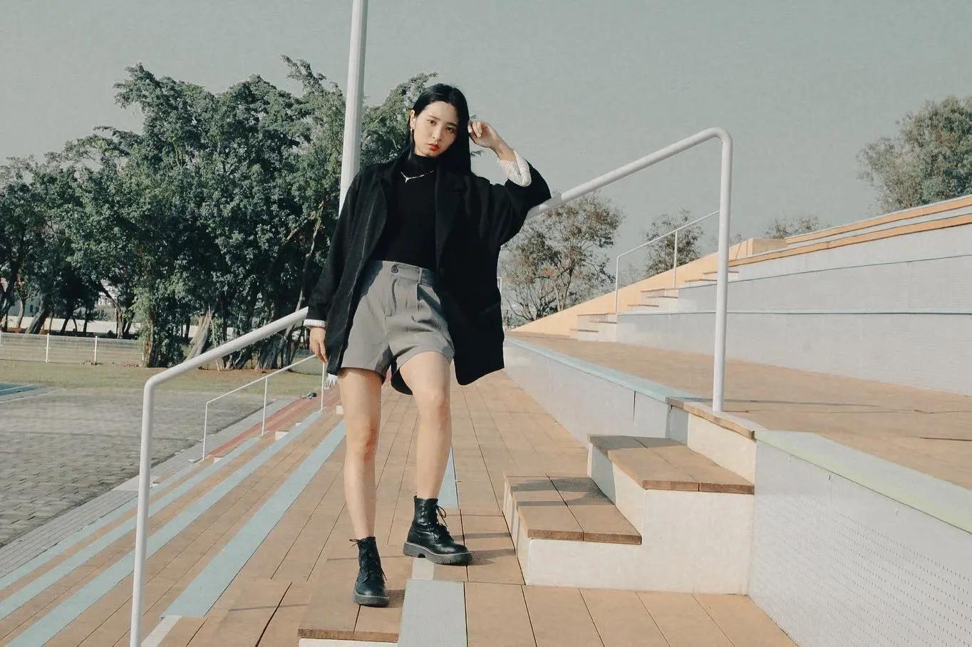 甜美女孩神之腿「细长又匀称」清新气质让网友都恋爱了，「精致容颜」网直呼仙女下凡！(9)