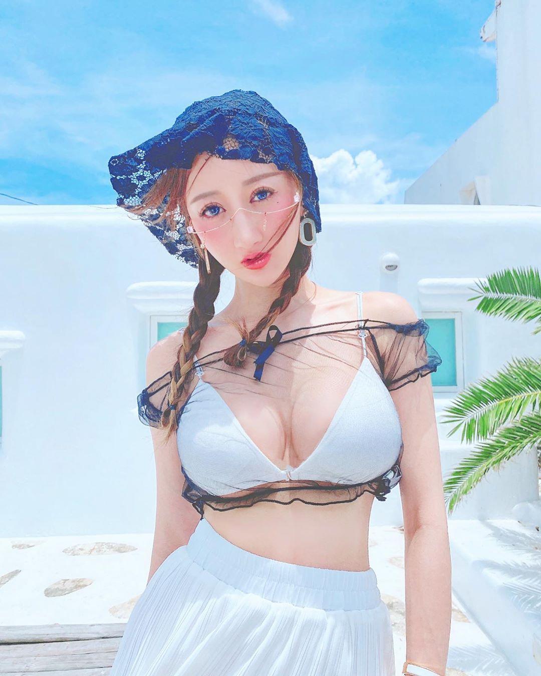 叶妮妮 无辜大眼加上身材超诱人！近看发现不得了(13)