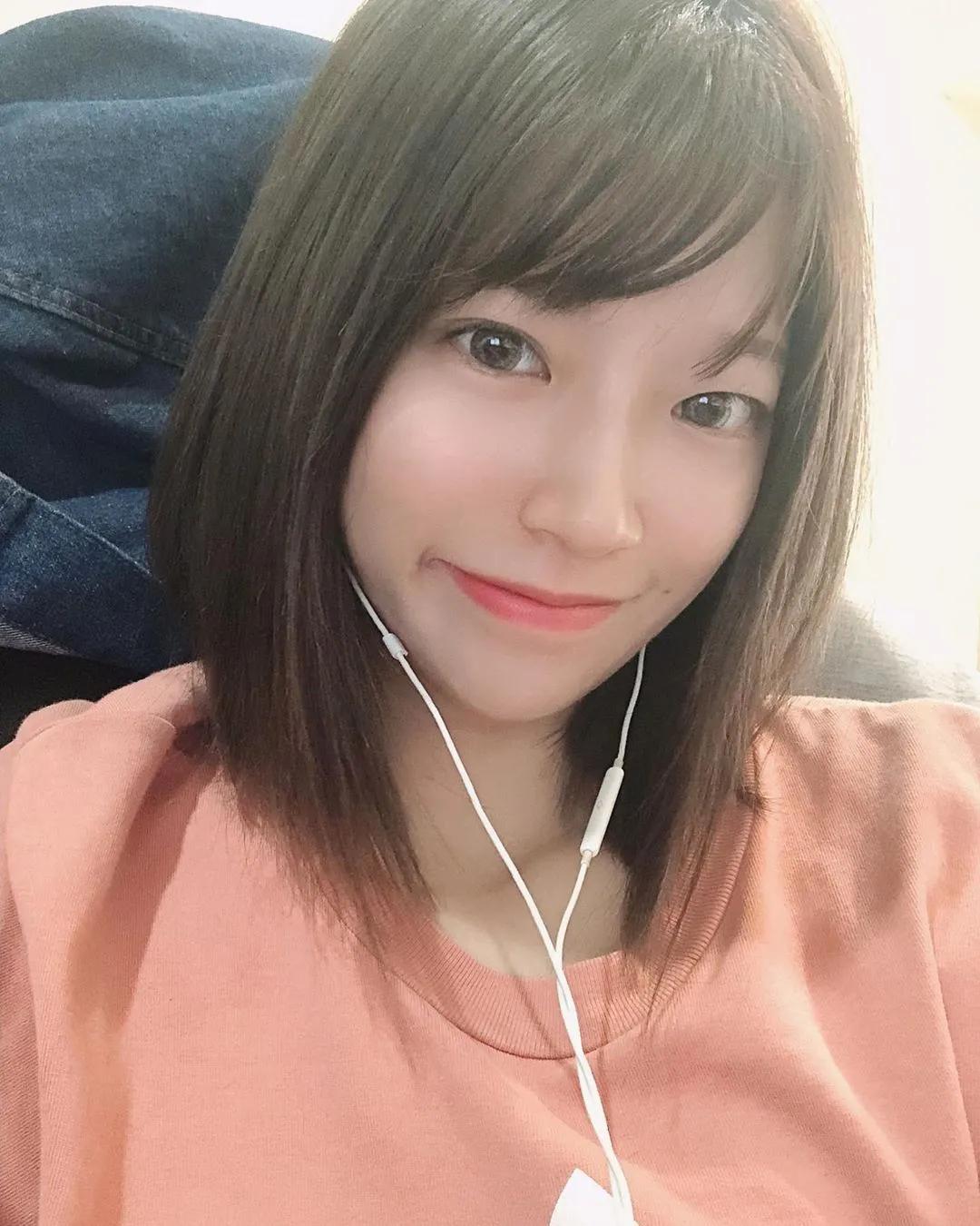 Ainio欧安 丰满上围让网友拜倒裙下(1)